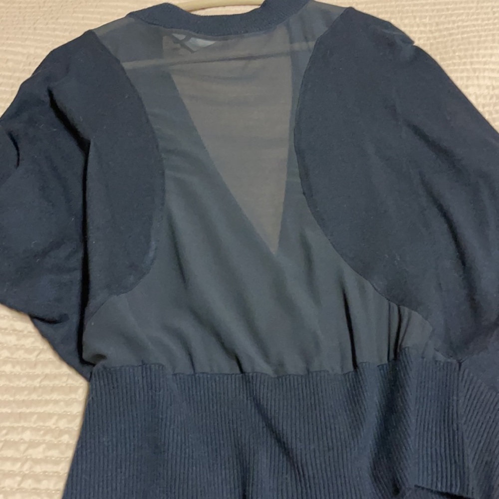 ๐ GUESS NWT SWEATER - Picture 5 of 6